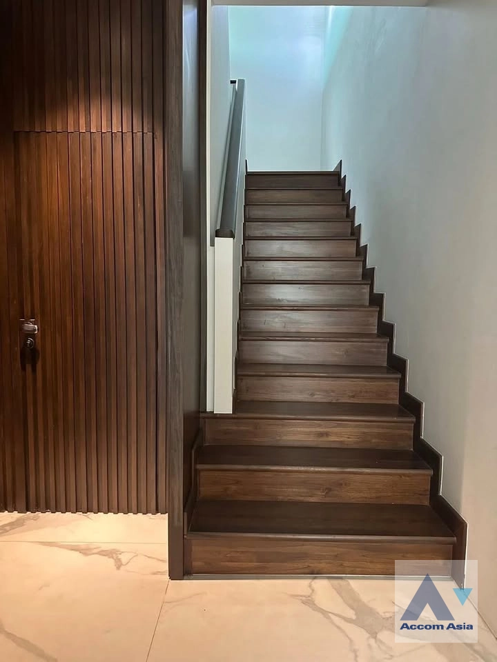 unitFully Furnished |  3 Bedrooms  House For Rent & Sale in Latkrabang, Bangkok  (AA45425)