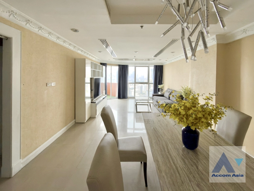 unit 3 Bedrooms  Condominium For Rent in Sukhumvit, Bangkok  near BTS Phrom Phong (AA45448)