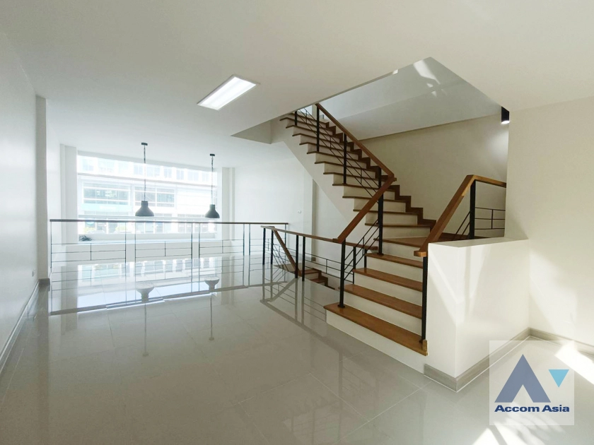  1  2 br Building for rent and sale in Pattanakarn ,Bangkok  at H Cape Biz Plus Wongwaen-Onnut AA45466