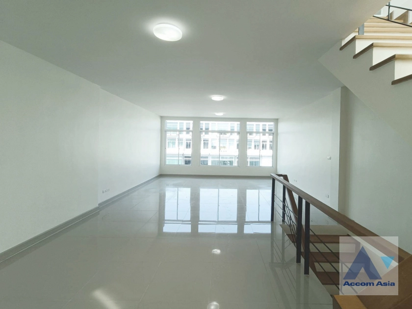 5  2 br Building for rent and sale in Pattanakarn ,Bangkok  at H Cape Biz Plus Wongwaen-Onnut AA45466