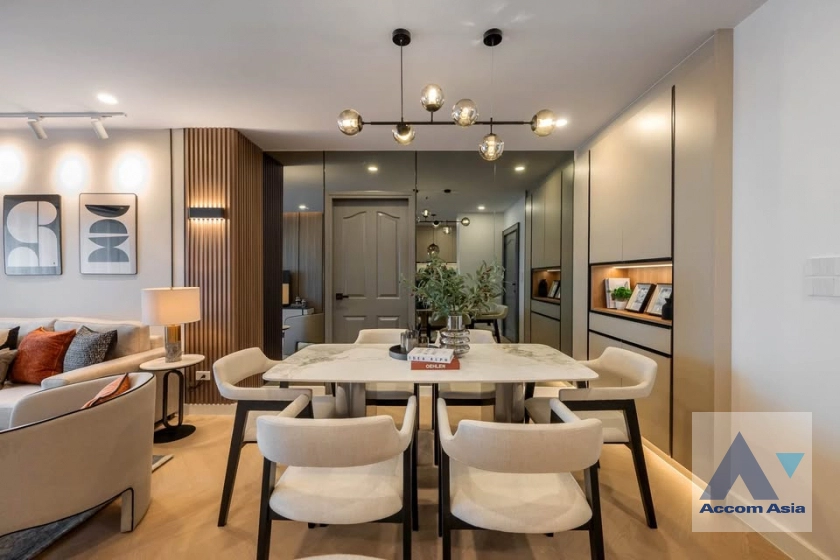 12  2 br Condominium For Sale in Sathorn ,Bangkok BRT Thanon Chan at The Executive Regent AA45474