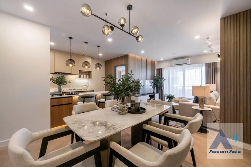 8  2 br Condominium For Sale in Sathorn ,Bangkok BRT Thanon Chan at The Executive Regent AA45474