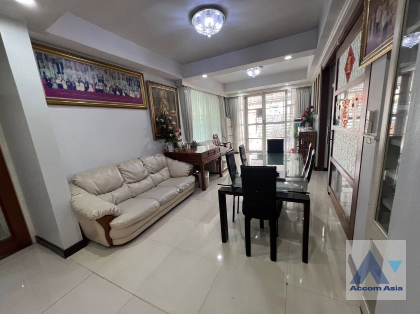 House For Sale in Lat Phrao, Bangkok Code AA45493