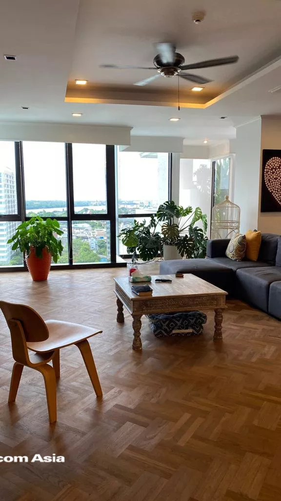  3 Bedrooms  Condominium For Rent in Sathorn, Bangkok  near MRT Khlong Toei (25980)