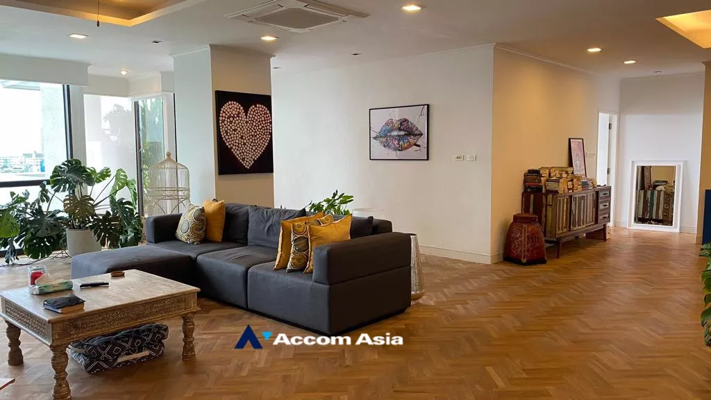 unit 3 Bedrooms  Condominium For Rent in Sathorn, Bangkok  near MRT Khlong Toei (25980)