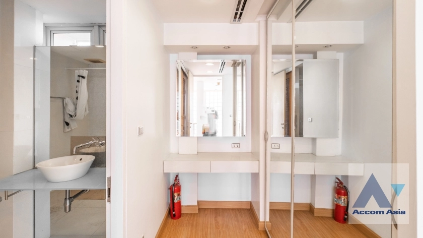 19  3 br Townhouse for rent and sale in Sathorn ,Bangkok BTS Chong Nonsi - MRT Khlong Toei at The Loft 11004503