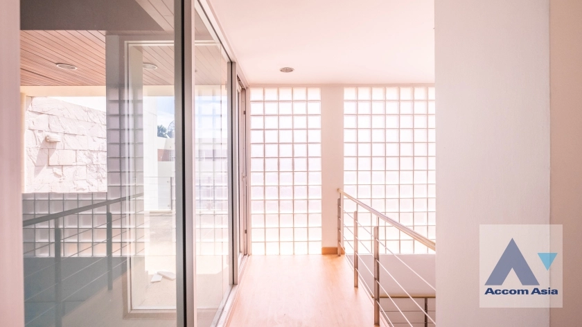 18  3 br Townhouse for rent and sale in Sathorn ,Bangkok BTS Chong Nonsi - MRT Khlong Toei at The Loft 11004503