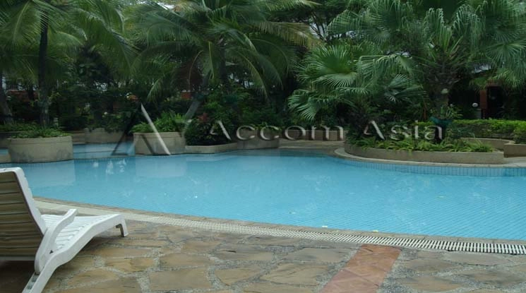 unit 3 Bedrooms  Townhouse For Rent in Sukhumvit, Bangkok  near BTS Phrom Phong (106144)