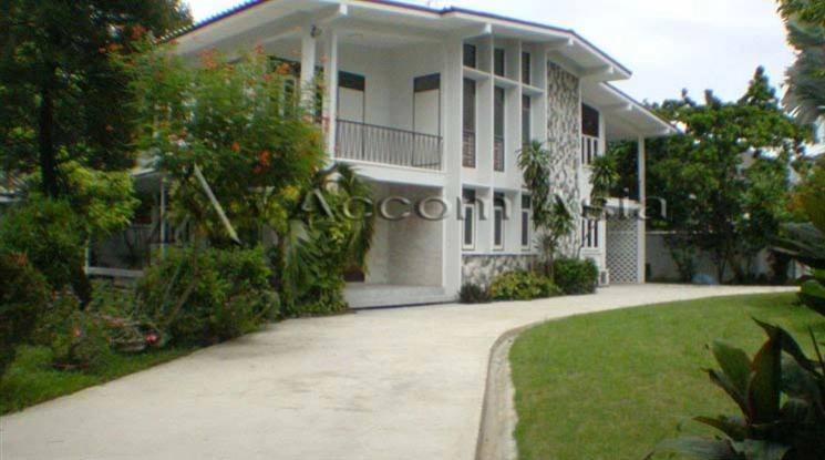 unitHome Office |  5 Bedrooms  House For Rent & Sale in Sukhumvit, Bangkok  near BTS Thong Lo (106193)