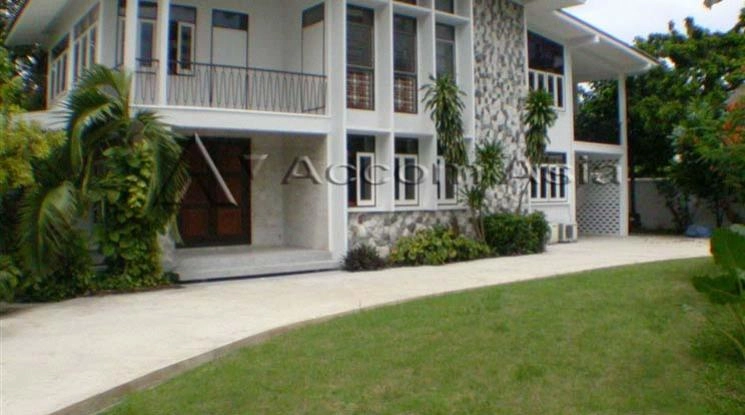 unitHome Office |  5 Bedrooms  House For Rent & Sale in Sukhumvit, Bangkok  near BTS Thong Lo (106193)