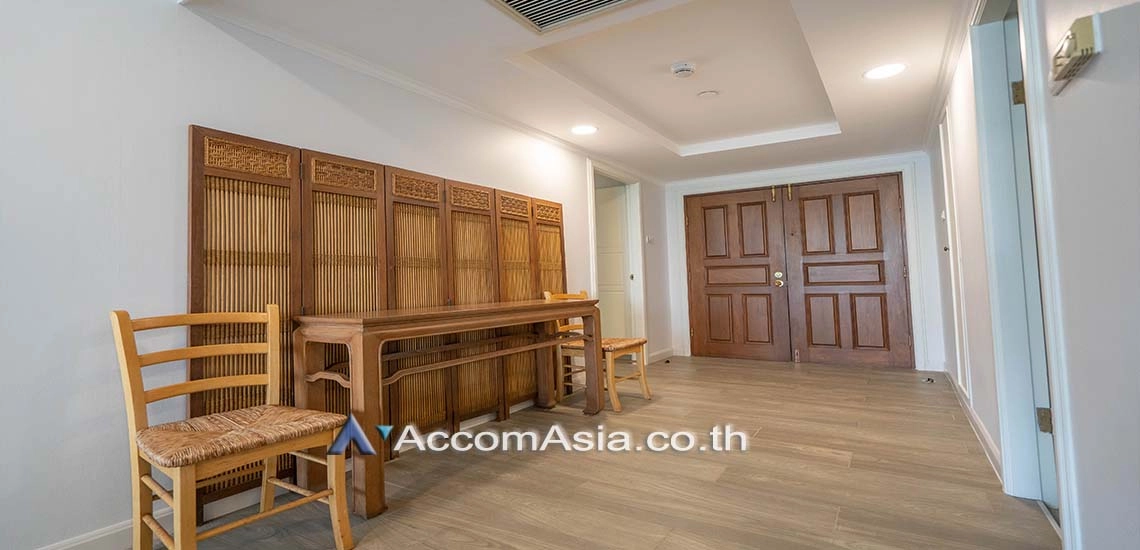 unit 2 Bedrooms  Condominium For Rent in Ploenchit, Bangkok  near BTS Chitlom (26319)