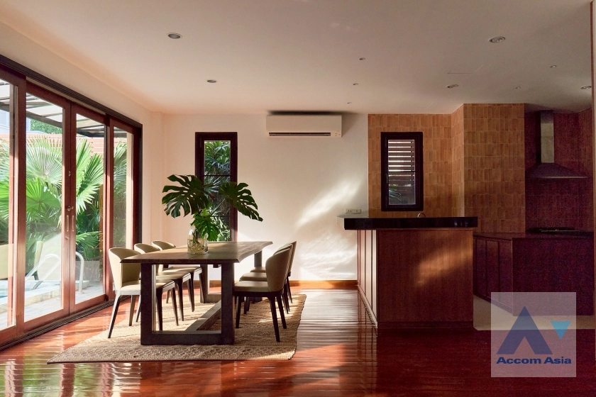 4  4 br House for rent and sale in Sukhumvit ,Bangkok BTS Ekkamai 96338