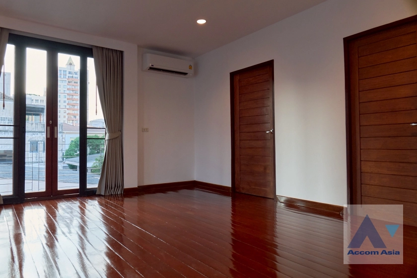 30  4 br House for rent and sale in Sukhumvit ,Bangkok BTS Ekkamai 96338