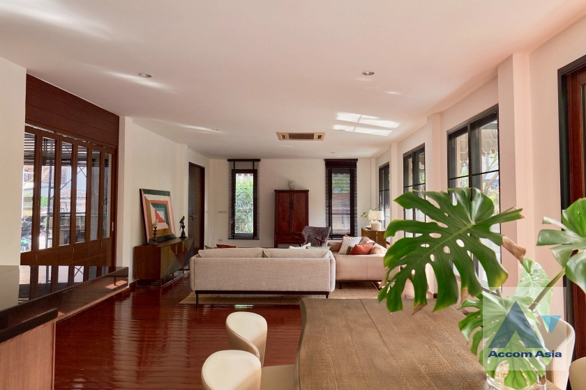  1  4 br House for rent and sale in Sukhumvit ,Bangkok BTS Ekkamai 96338