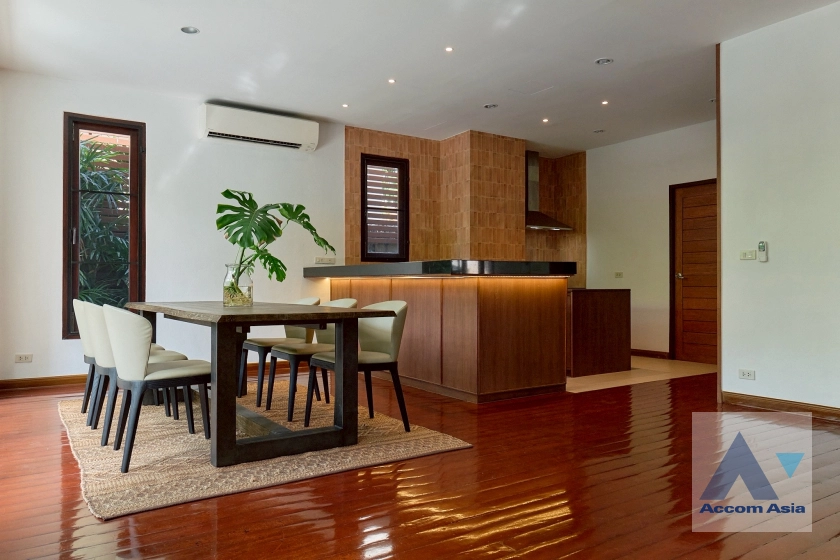 5  4 br House for rent and sale in Sukhumvit ,Bangkok BTS Ekkamai 96338