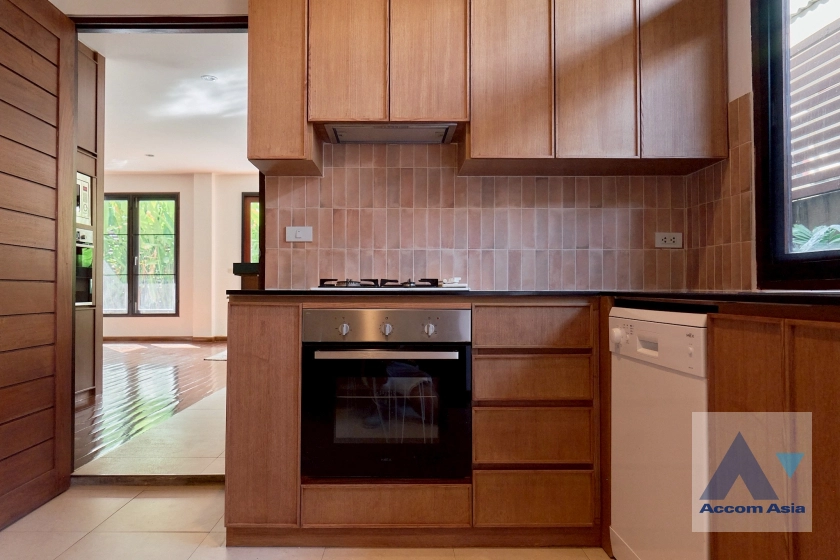 11  4 br House for rent and sale in Sukhumvit ,Bangkok BTS Ekkamai 96338