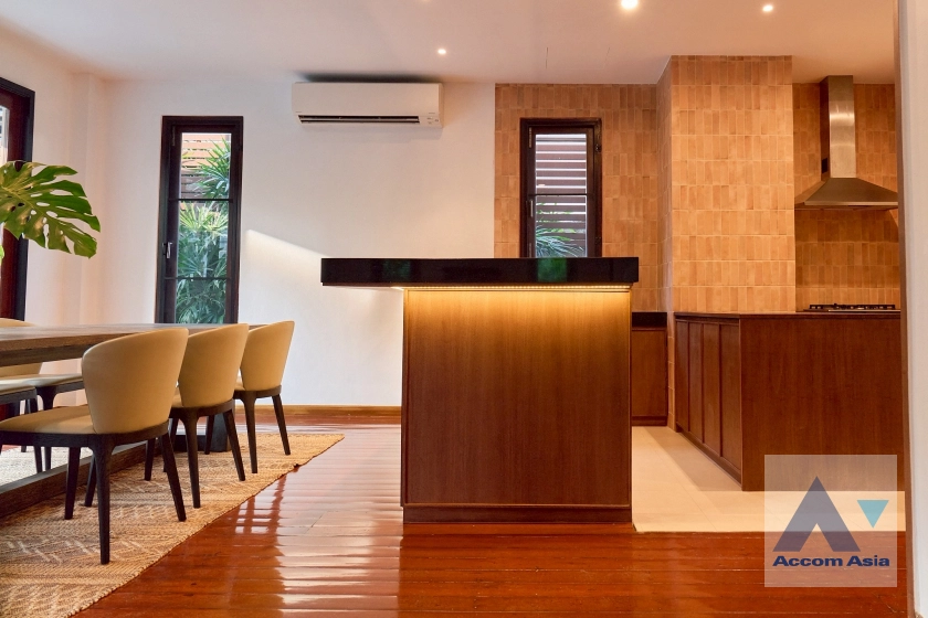 7  4 br House for rent and sale in Sukhumvit ,Bangkok BTS Ekkamai 96338