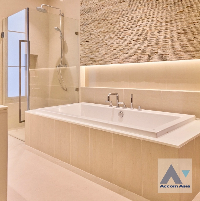 28  4 br House for rent and sale in Sukhumvit ,Bangkok BTS Ekkamai 96338