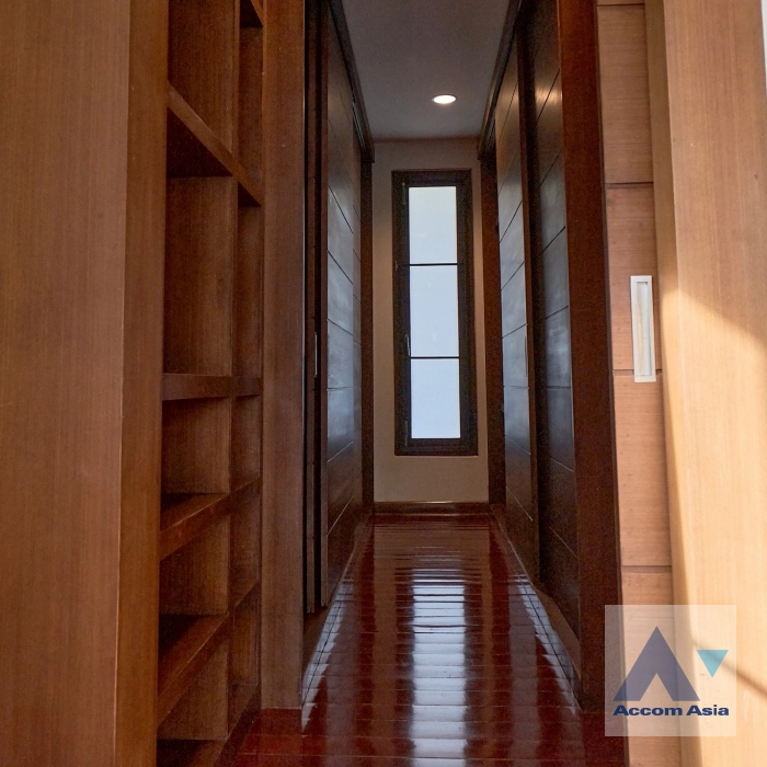 32  4 br House for rent and sale in Sukhumvit ,Bangkok BTS Ekkamai 96338
