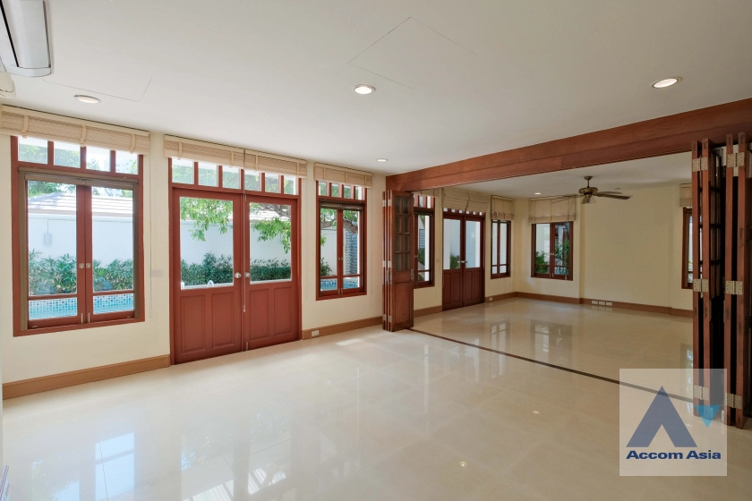 Home Office, Private Swimming Pool |  4 Bedrooms  House For Rent in Sukhumvit, Bangkok  near BTS Ekkamai (66358)