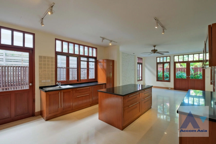  1  4 br House for rent and sale in Sukhumvit ,Bangkok BTS Ekkamai 66358