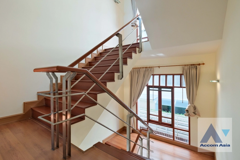 14  4 br House for rent and sale in Sukhumvit ,Bangkok BTS Ekkamai 66358