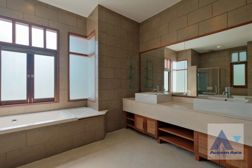 19  4 br House for rent and sale in Sukhumvit ,Bangkok BTS Ekkamai 66358