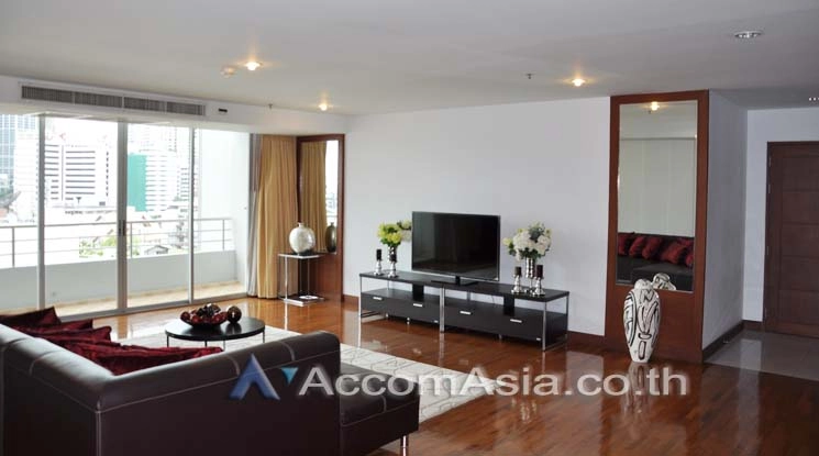 3 Bedrooms  Apartment For Rent in Sukhumvit, Bangkok  near BTS Phrom Phong (16589)