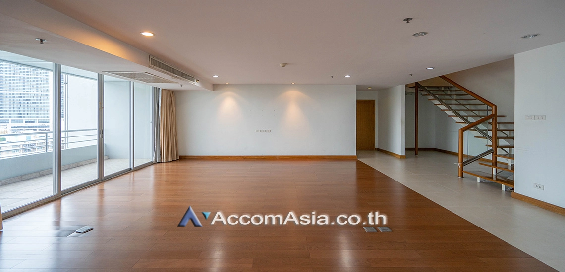 Big Balcony, Duplex Condo |  3 Bedrooms  Apartment For Rent in Sukhumvit, Bangkok  near BTS Phrom Phong (26590)