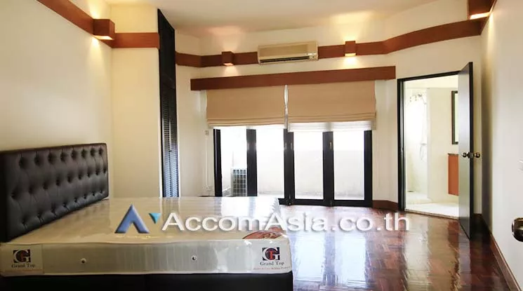 7  4 br Apartment For Rent in Ploenchit ,Bangkok BTS Ploenchit at Set among tropical atmosphere 1005204