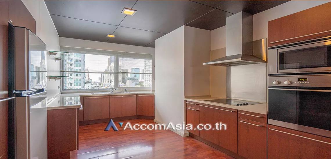 2 Bedrooms  Apartment For Rent in Sukhumvit, Bangkok  near BTS Thong Lo (1005301)
