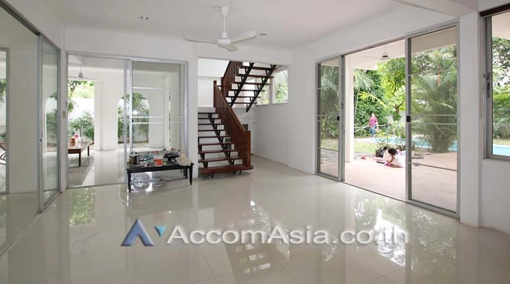Private Swimming Pool, Pet friendly house for rent in Sukhumvit, Bangkok Code 10002901