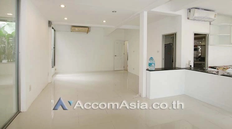 Private Swimming Pool, Pet friendly house for rent in Sukhumvit, Bangkok Code 10002901
