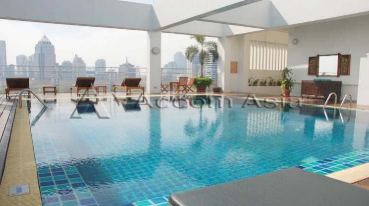 unit 3 Bedrooms  Apartment For Rent in Ploenchit, Bangkok  near BTS Ratchadamri (16999)