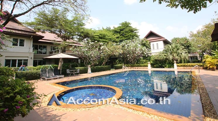 Private Swimming Pool |  Exclusive family compound House  4 Bedroom for Rent BTS Thong Lo in Sukhumvit Bangkok