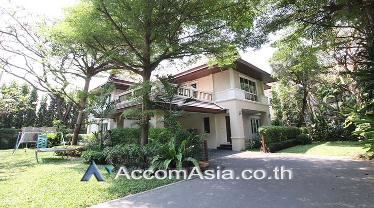 Shared Swimming Pool,Private Swimming Pool house for rent in Sukhumvit, Bangkok Code 57035