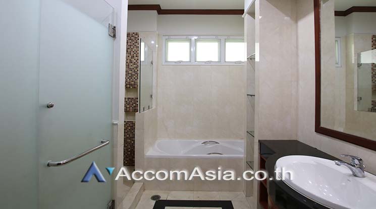 14  4 br House For Rent in Sukhumvit ,Bangkok BTS Thong Lo at Exclusive family compound 57035