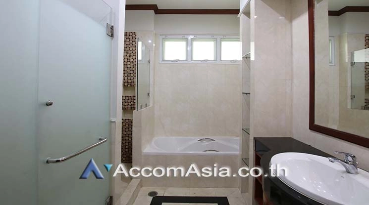 14  4 br House For Rent in Sukhumvit ,Bangkok BTS Thong Lo at Exclusive family compound 57035