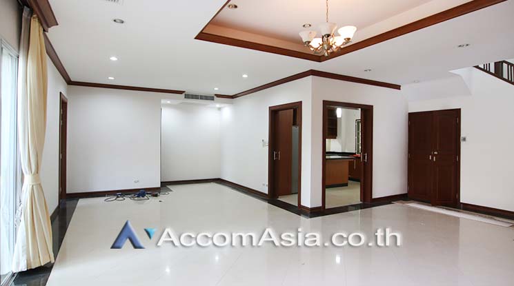 6  4 br House For Rent in Sukhumvit ,Bangkok BTS Thong Lo at Exclusive family compound 57035