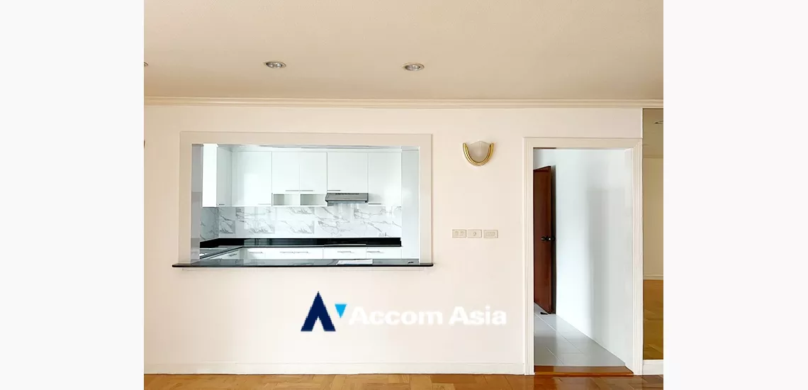  3 Bedrooms  Condominium For Rent in Sathorn, Bangkok  near BTS Sala Daeng - MRT Lumphini (27038)
