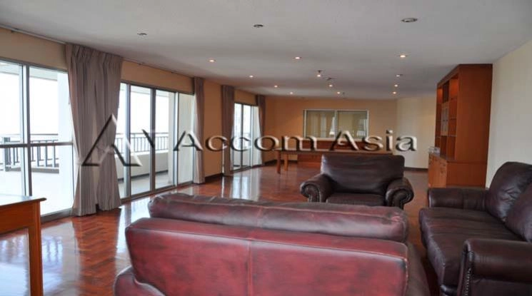 unit 3 Bedrooms  Condominium For Rent in Sathorn, Bangkok  near BTS Sala Daeng - MRT Lumphini (27076)