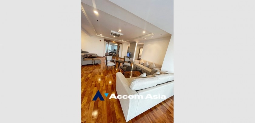 unitBig Balcony, Pet friendly |  3 Bedrooms  Apartment For Rent in Sukhumvit, Bangkok  near BTS Nana (17092)