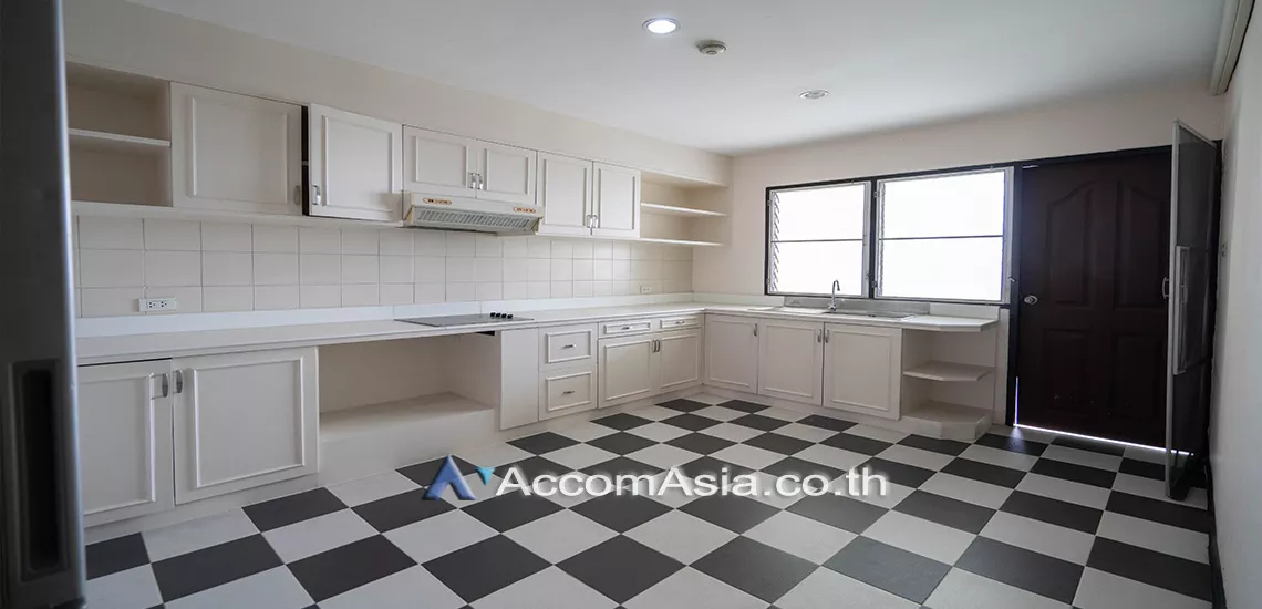 unitPet friendly |  3 Bedrooms  Apartment For Rent in Sukhumvit, Bangkok  near BTS Ekkamai (17195)