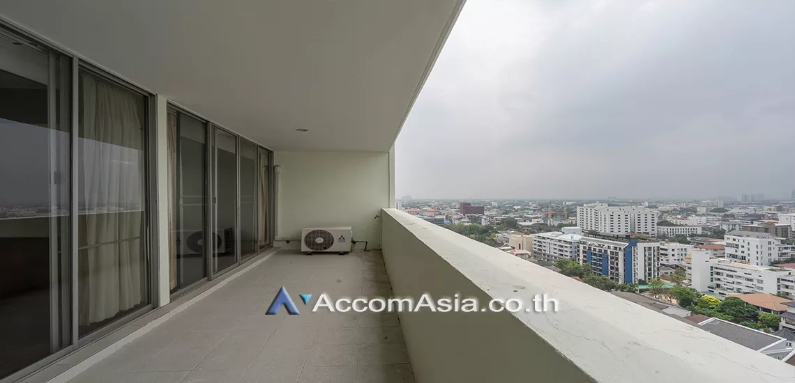 Pet friendly |  3 Bedrooms  Apartment For Rent in Sukhumvit, Bangkok  near BTS Ekkamai (17195)