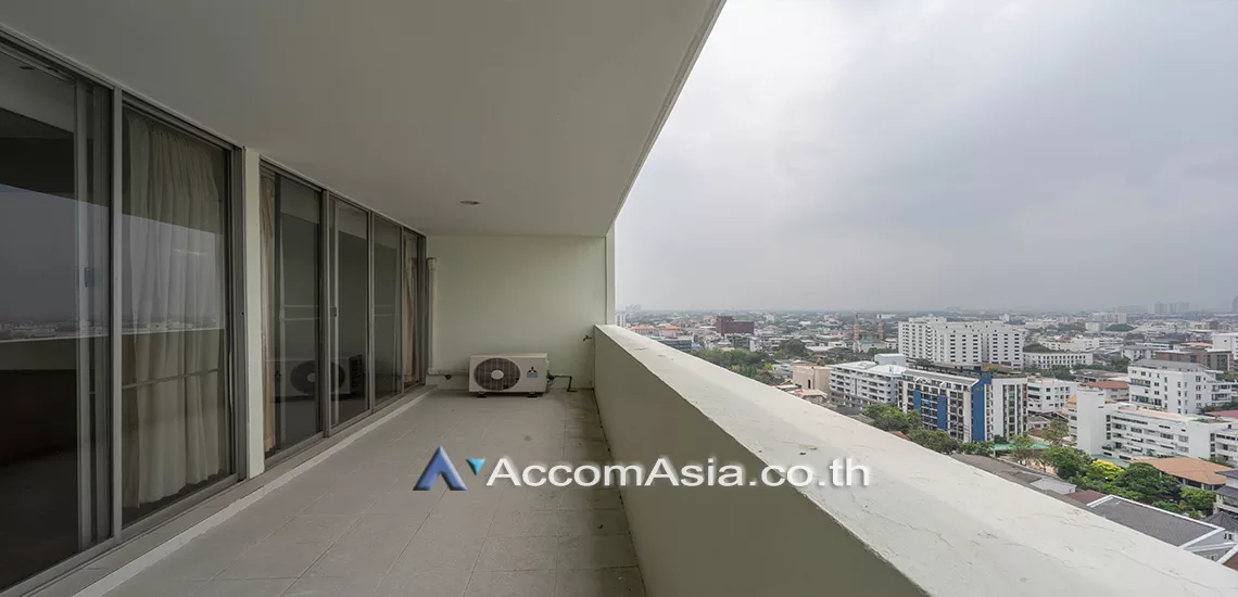 unitPet friendly |  3 Bedrooms  Apartment For Rent in Sukhumvit, Bangkok  near BTS Ekkamai (17195)