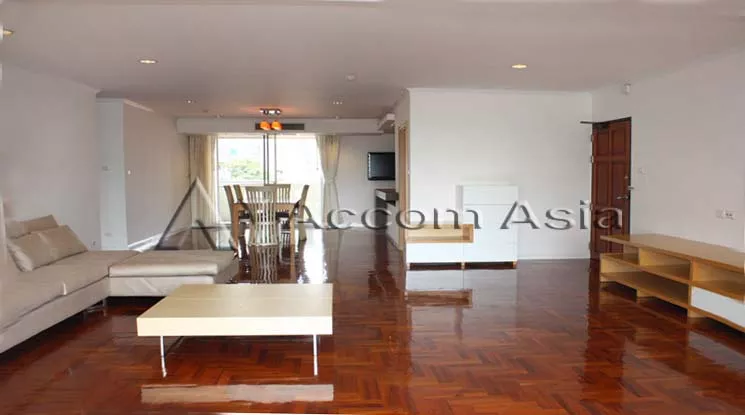 unit 3 Bedrooms  Apartment For Rent in Sathorn, Bangkok  near BTS Chong Nonsi (1000503)