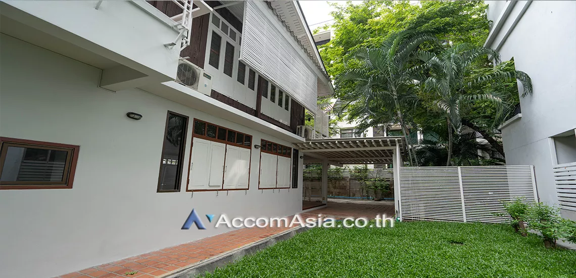  3 Bedrooms  House For Rent in Sukhumvit, Bangkok  near BTS Phrom Phong (4005601)