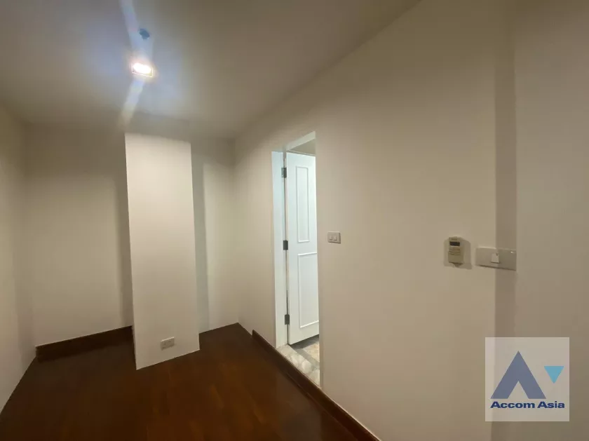  2 Bedrooms  Condominium For Rent & Sale in Ploenchit, Bangkok  near BTS Ploenchit (27280)
