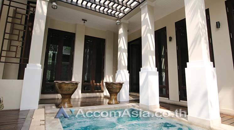 unit 4 Bedrooms  House For Rent in Phaholyothin, Bangkok  near BTS Ari (97289)