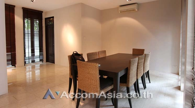 unit 4 Bedrooms  House For Rent in Phaholyothin, Bangkok  near BTS Ari (97289)